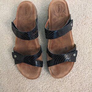 Taos Textured Black Casual Sandals, Size 42
